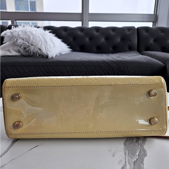 Louis Vuitton Monogram Vernis Brea MM - Picture 4 of 13